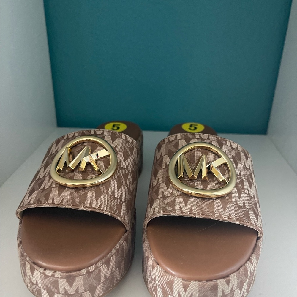 NEW Michael Kors slide